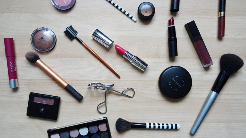 How to Purchase Cosmetics On the web